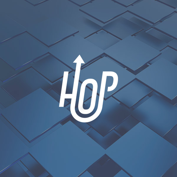 HOP Logo in weiß auf einem Hintergrund